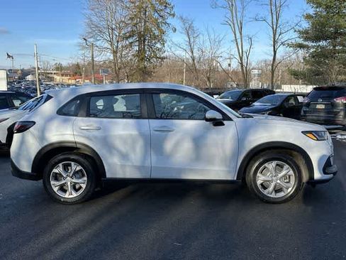 Used 2023 Honda HR-V LX image 3