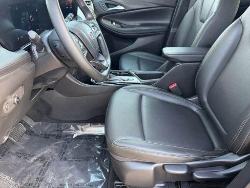 Used 2024 Buick Encore GX Sport Touring image 10