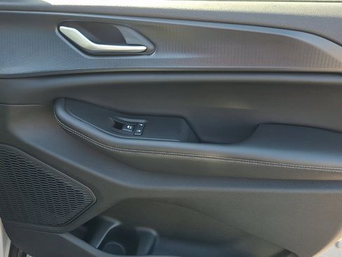 Certified 2024 Jeep Grand Cherokee Altitude image 10