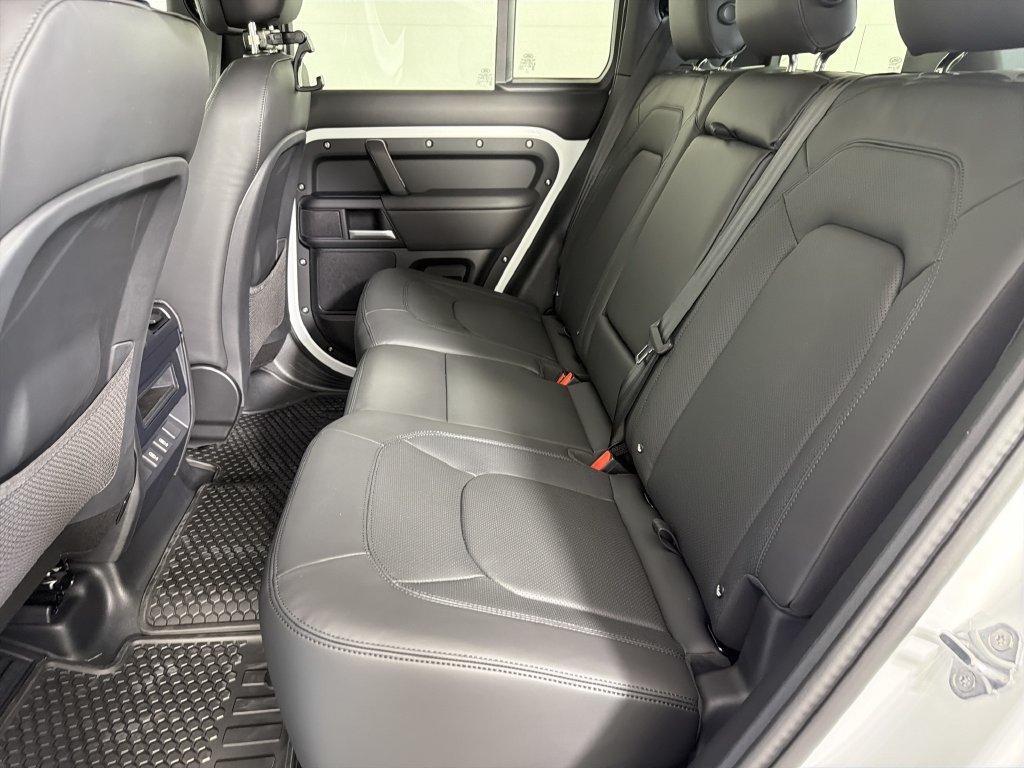 New 2026 Land Rover Defender 110 X-Dynamic SE AWD/4WD image 29