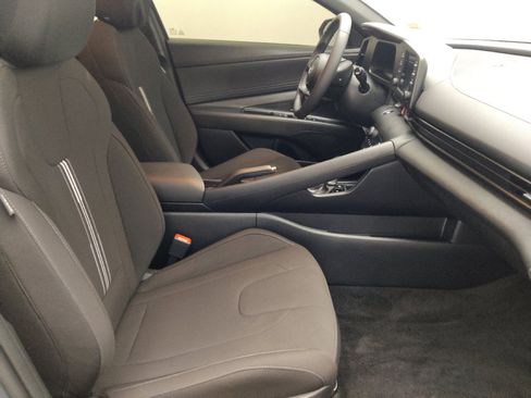 Used 2025 Hyundai Elantra Sport image 21