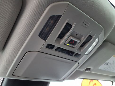 Used 2022 Toyota Highlander XLE image 23