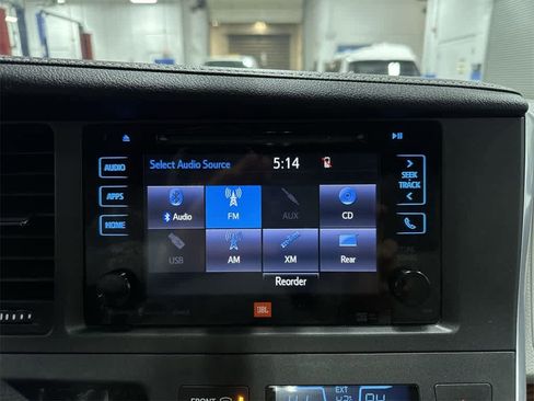 Used 2017 Toyota Sienna Limited Premium image 22