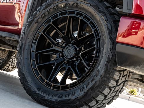 Used 2024 GMC Sierra 1500 AT4 w/ Technology Package image 9