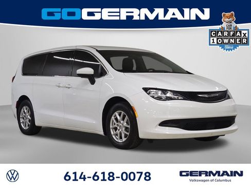 Used 2022 Chrysler Voyager LX image 5