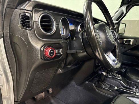 Used 2020 Jeep Gladiator Overland image 21