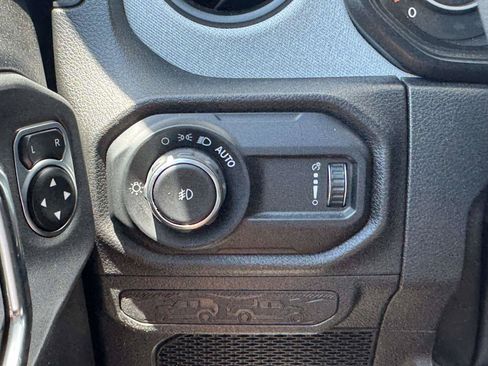 Used 2025 Jeep Wrangler Unlimited Sport AWD/4WD image 24