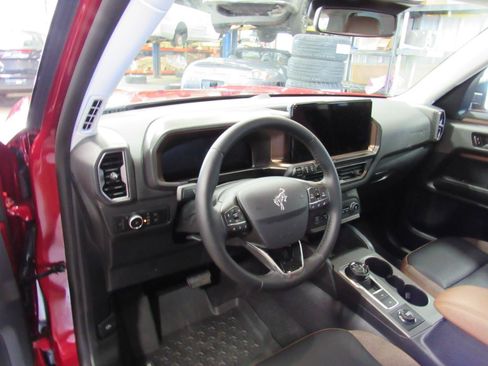 Used 2025 Ford Bronco Sport Outer Banks AWD/4WD image 14