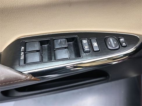 Used 2015 Toyota Avalon XLE image 13