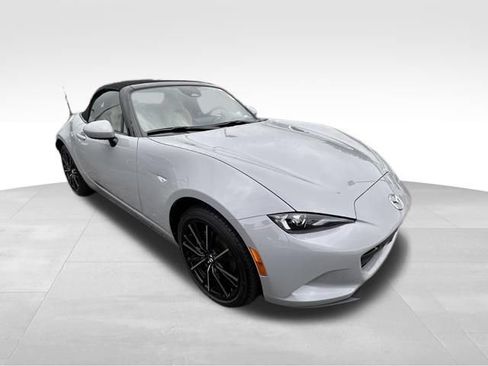 Used 2025 MAZDA MX-5 Miata Grand Touring RWD image 9