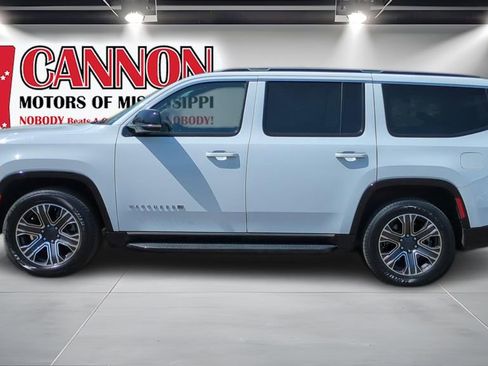 Used 2024 Jeep Wagoneer Series II w/ Flexible Seating Group image 8