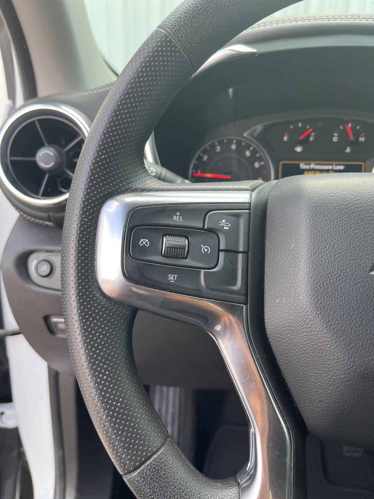Used 2025 Chevrolet Blazer LT FWD image 12
