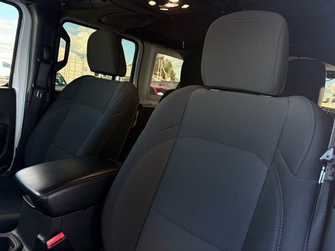 Used 2023 Jeep Wrangler Unlimited Sport image 15