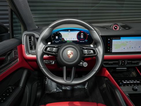 Certified 2025 Porsche Cayenne E-Hybrid AWD/4WD image 30