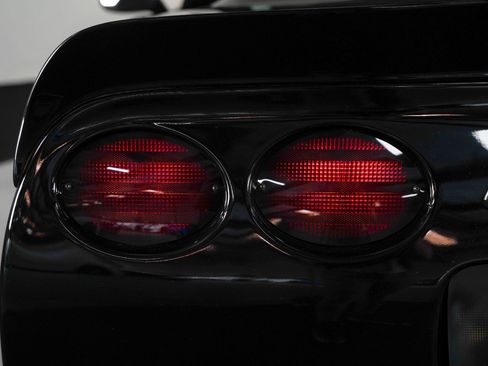 Used 1999 Chevrolet Corvette Convertible w/ Memory Pkg RWD image 23