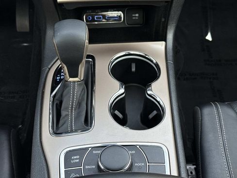 Used 2017 Jeep Grand Cherokee Limited w/ Luxury Group II AWD/4WD image 8
