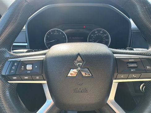 Used 2022 Mitsubishi Outlander ES image 28