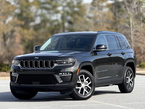 Used 2023 Jeep Grand Cherokee Limited image 7