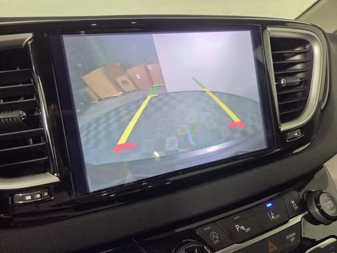 Used 2023 Chrysler Pacifica Touring-L FWD image 12