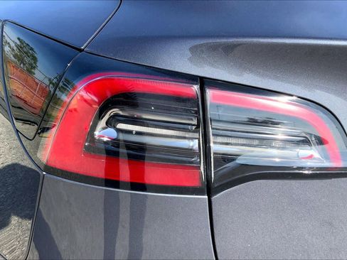 Used 2023 Tesla Model 3 Standard Range image 26