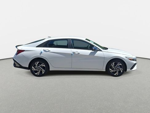 New 2025 Hyundai Elantra SEL image 4