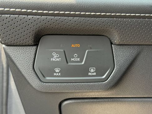 Used 2025 Volkswagen Atlas SE FWD image 20