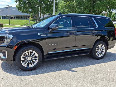 Used 2022 GMC Yukon SLT w/ SLT Premium Package AWD/4WD image 5