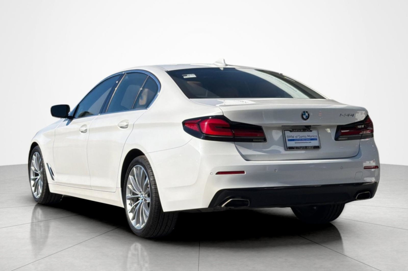 Used 2023 BMW 530i w/ Premium Package RWD image 3