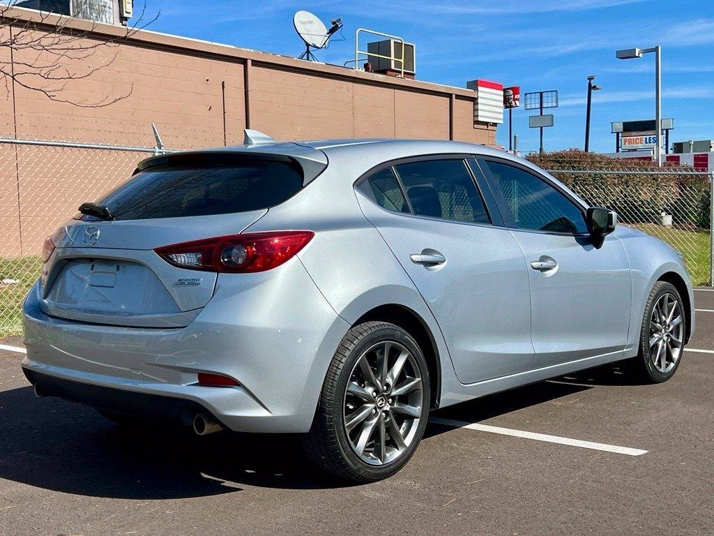 Used 2018 MAZDA MAZDA3 Touring FWD image 5