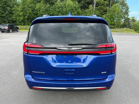 Used 2021 Chrysler Pacifica Touring-L w/ Uconnect Theater Family Group AWD/4WD image 4