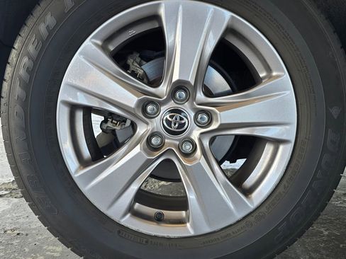 Used 2024 Toyota RAV4 XLE FWD image 39