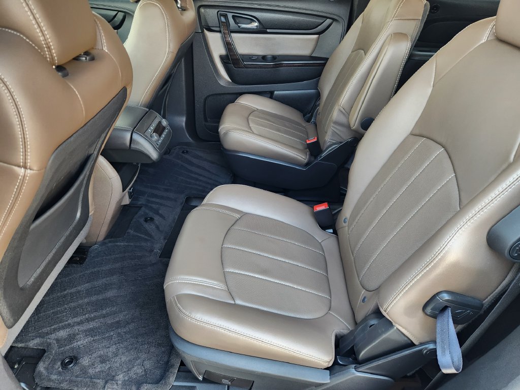Used 2016 GMC Acadia SLT w/ Open Road Package FWD image 30