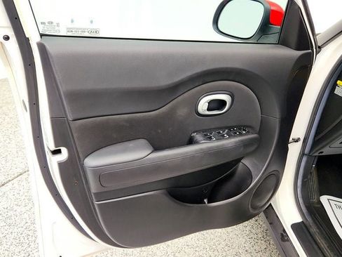 Used 2019 Kia Soul + FWD image 21