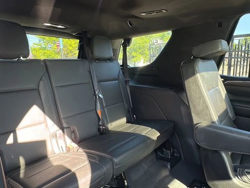 Used 2022 Chevrolet Tahoe Z71 w/ Luxury Package AWD/4WD image 15