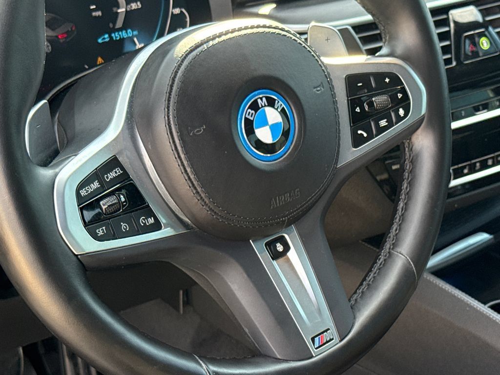 Used 2022 BMW 530e w/ Premium Package RWD image 30