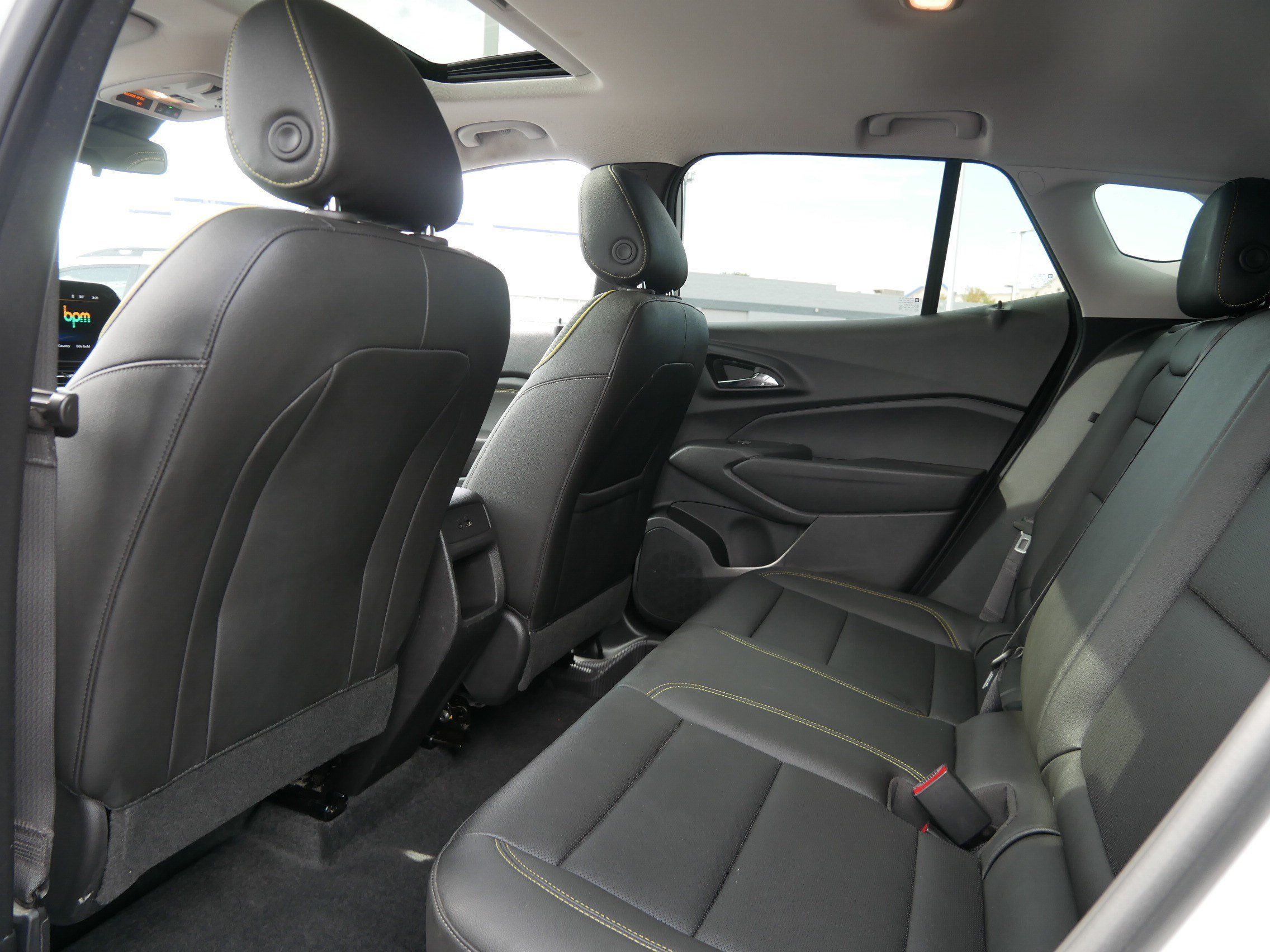 Used 2025 Chevrolet Trax ACTIV w/ Sunroof Package FWD image 24