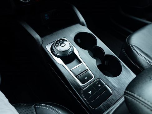 Used 2022 Ford Escape SEL w/ Technology Package image 18