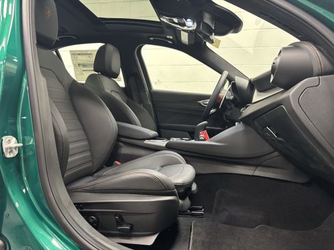 New 2025 Alfa Romeo Giulia AWD w/ Driving Assist Package image 4