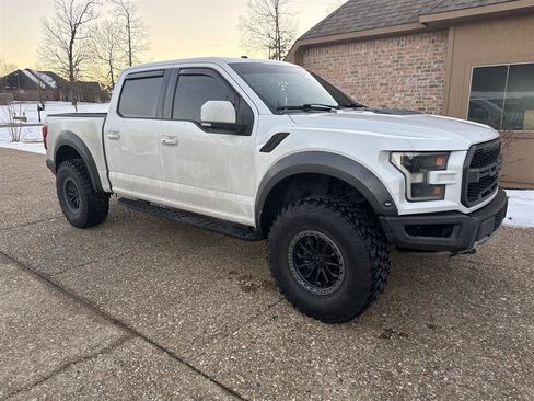 Used 2018 Ford F150 Raptor w/ Equipment Group 802A Luxury AWD/4WD image 3