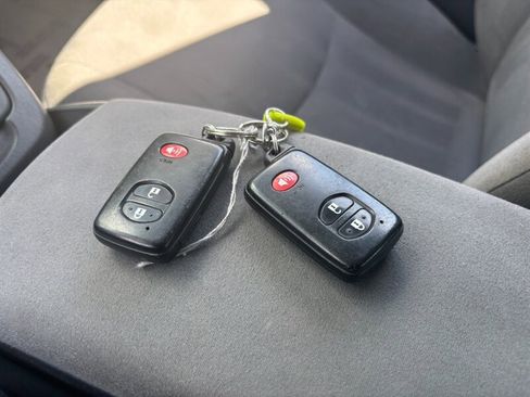 Used 2010 Toyota Prius III image 18