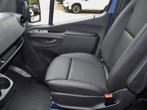 Used 2023 Mercedes-Benz Sprinter 2500 image 34