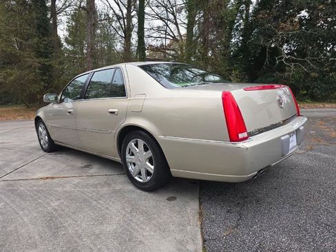 Used 2007 Cadillac DTS FWD image 3