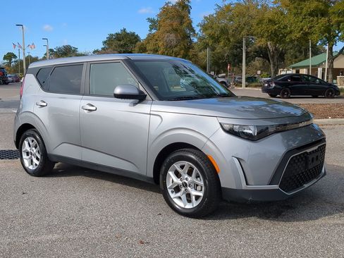 Certified 2023 Kia Soul LX w/ Option Group 015 FWD image 2