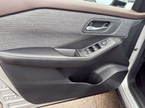 Certified 2023 Nissan Rogue SV image 13