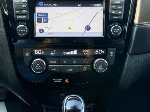 Used 2017 Nissan Rogue SL w/ SL Premium Package FWD image 46