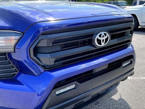 Used 2024 Toyota Tacoma SR5 AWD/4WD image 27