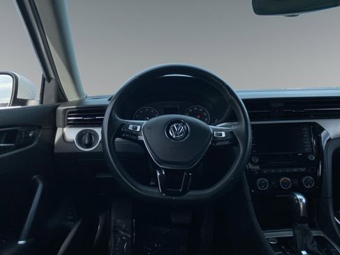 Used 2021 Volkswagen Passat 2.0T SE image 12