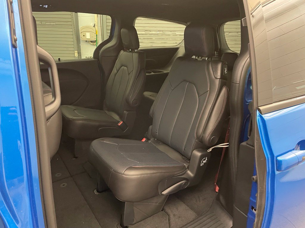New 2027 Chrysler Pacifica Select FWD image 17