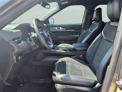 Used 2025 Ford Explorer ST RWD image 12