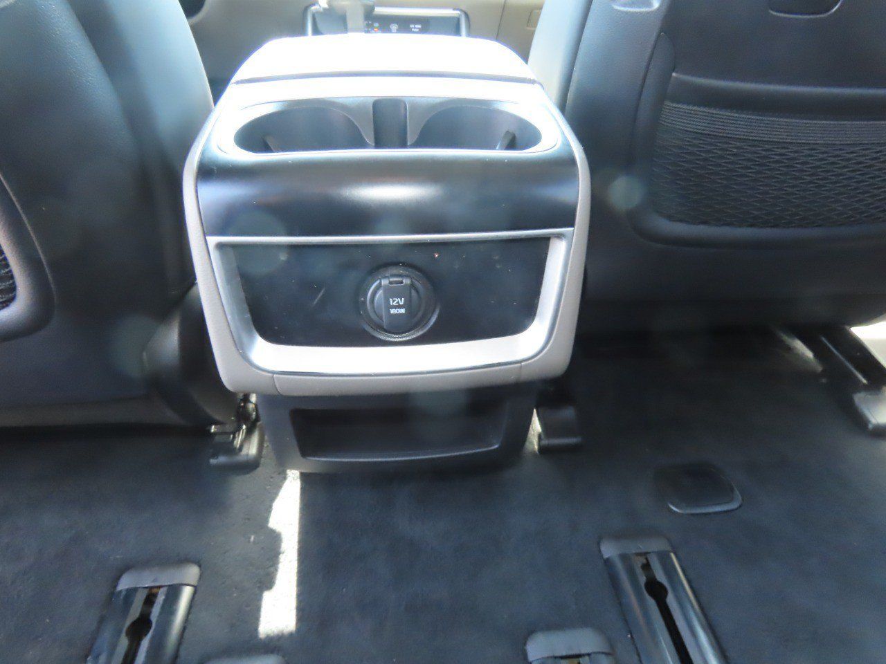 Used 2025 Kia Carnival FWD image 20